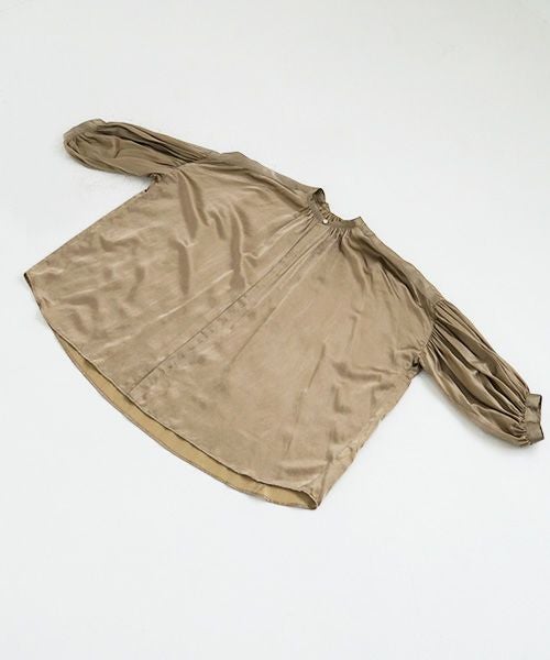 suzuki takayuki.スズキタカユキ.puff-sleeve blouse [T001-12/bay leaf]