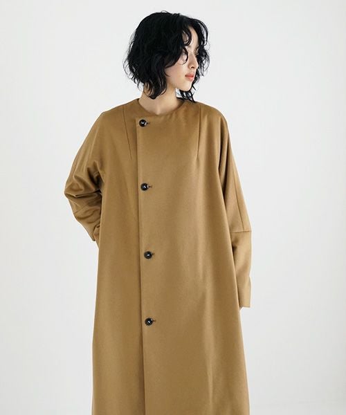 【suzuki takayuki】比翼仕立ステンカラーコート　ベージュ【日本製】 suzuki takayuki スズキタカユキ no-collar coat [A231-15/camel]
