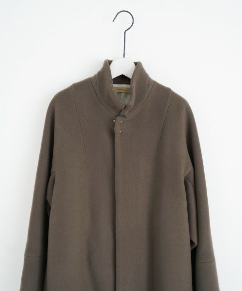 suzuki takayuki.スズキタカユキ.standing-collar coat.[A233-04/tauni olive]