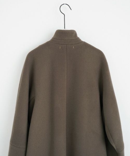 suzuki takayuki.スズキタカユキ.standing-collar coat.[A233-04/tauni olive]