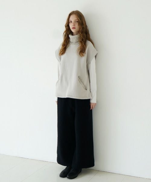 Mochi / home&miles.モチ / ホーム＆マイルズ.turtle neck vest [greige]