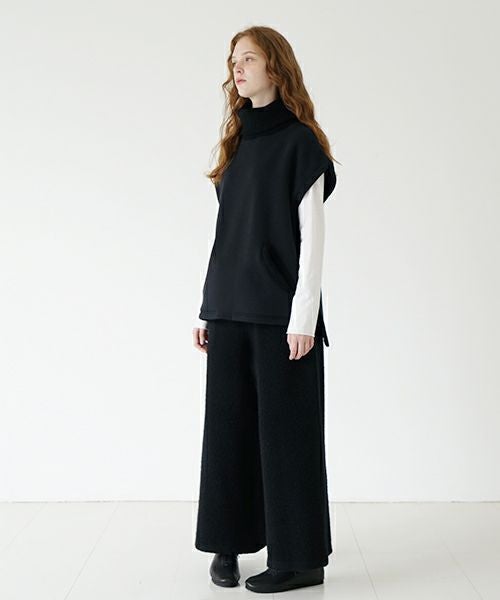 Mochi / home&miles.モチ / ホーム＆マイルズ.turtle neck vest [black]