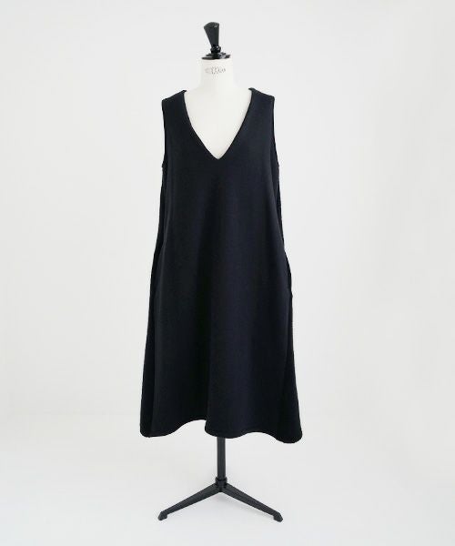Mochi / home&miles.モチ / ホーム＆マイルズ.v-neck one piece [black]
