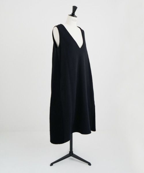 Mochi / home&miles.モチ / ホーム＆マイルズ.v-neck one piece [black]