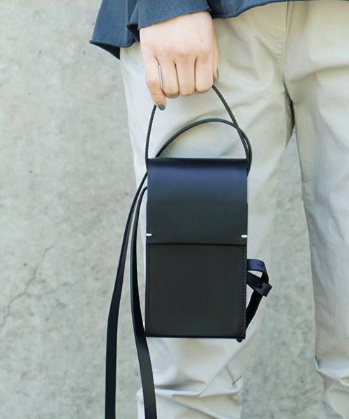 ショルダーバッグ Building Block Box (Black) Building Block ビルディングブロック SMALL LETTER BOX in Black[Black]