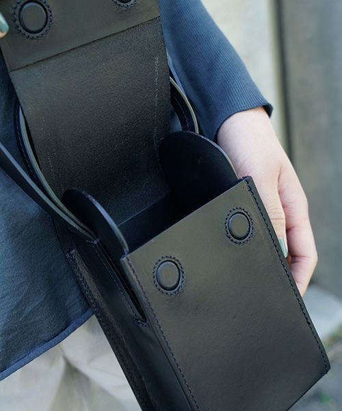ショルダーバッグ Building Block Box (Black) Building Block ビルディングブロック SMALL LETTER BOX in Black[Black]