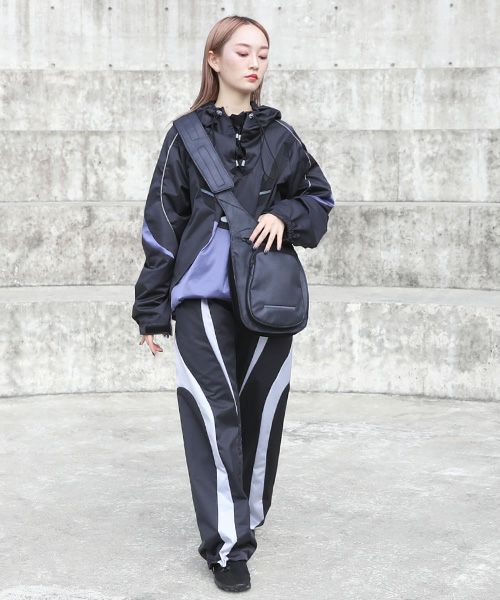 chloma ショルダーバッグ　クロマ chloma クロマ ニューロボディバッグ[22AG2/NU BLACK]