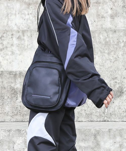 chloma.クロマ.ニューロボディバッグ[22AG2/NU BLACK]