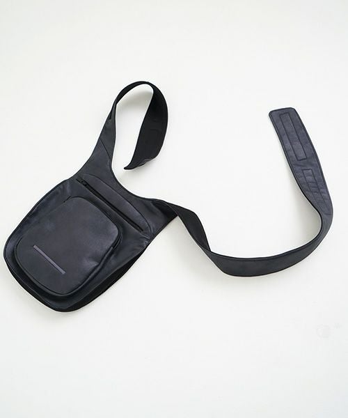 chloma.クロマ.ニューロボディバッグ[22AG2/NU BLACK]