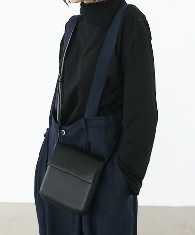 EDROBERTJUDSON.エドロバートジャドソン.molded pouch[ARC_B01Q BG-187/ 05.black]