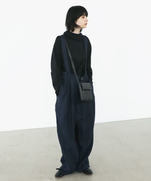 EDROBERTJUDSON.エドロバートジャドソン.molded pouch[ARC_B01Q BG-187/ 05.black]