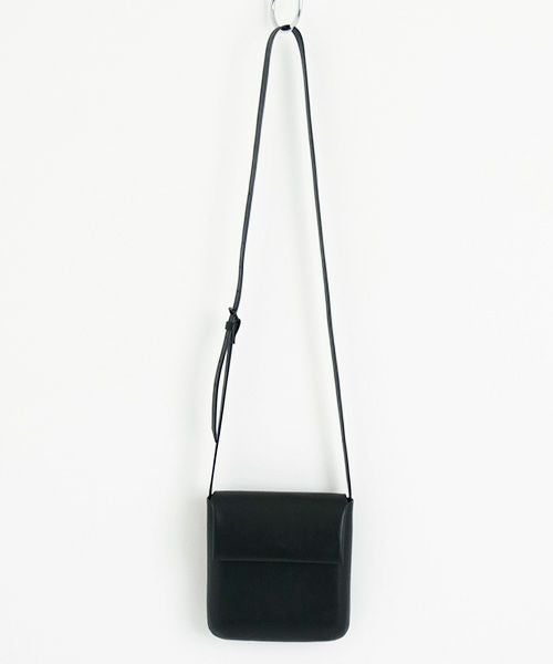 EDROBERTJUDSON.エドロバートジャドソン.molded pouch[ARC_B01Q BG-187/ 05.black]