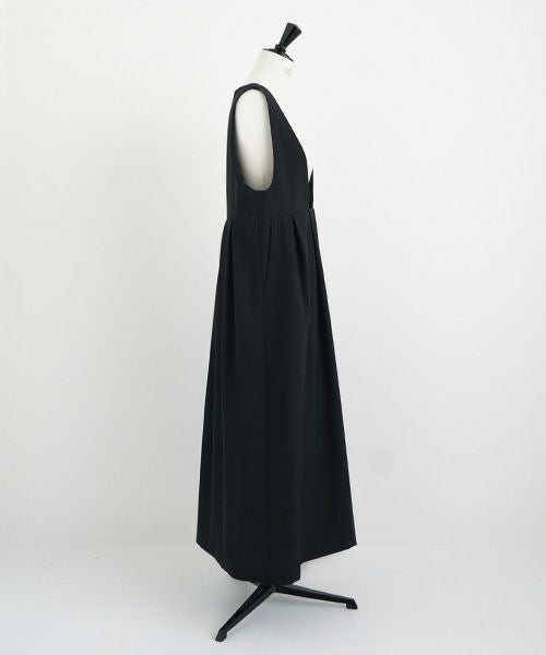 Mochi<br>モチ<br>jumper tuck skirt [black]<br>ジャンパータックスカート