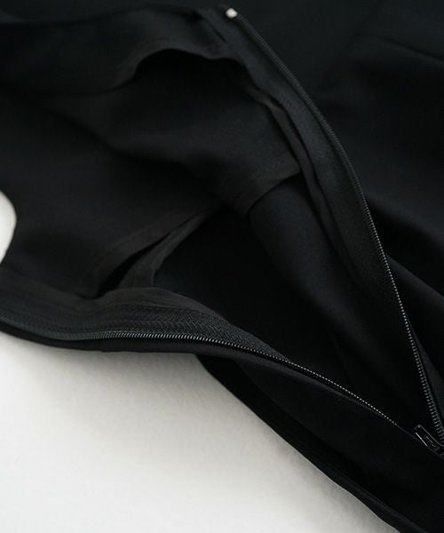 Mochi<br>モチ<br>jumper tuck skirt [black]<br>ジャンパータックスカート