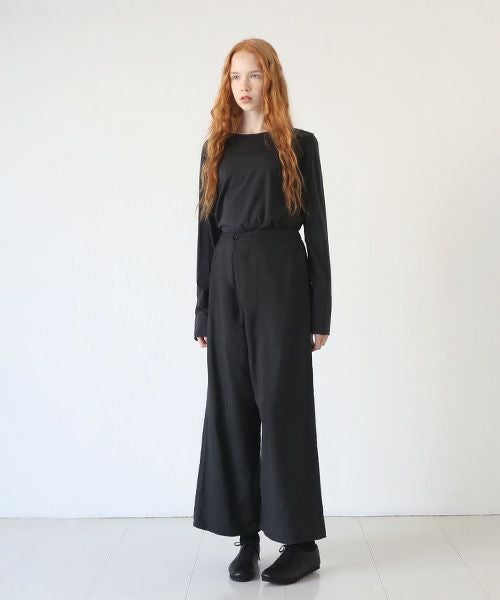 Mochi.モチ.asymmetry wide pants [sumi]