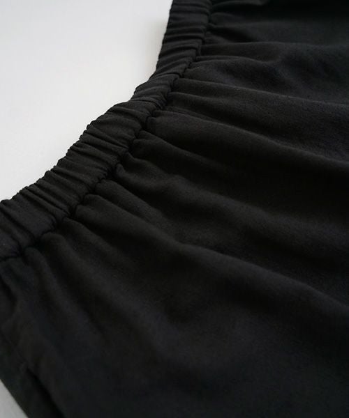 Mochi.モチ.asymmetry wide pants [sumi]