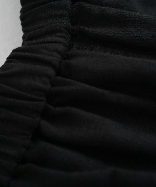 Mochi.モチ.asymmetry wide pants [sumi]