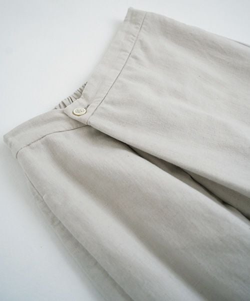 Mochi.モチ.asymmetry wide pants [natural]