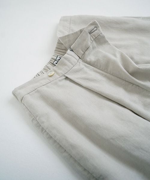 Mochi.モチ.asymmetry wide pants [natural]