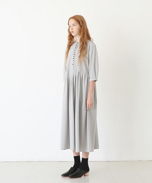 Mochi.モチ.button dress [silver]