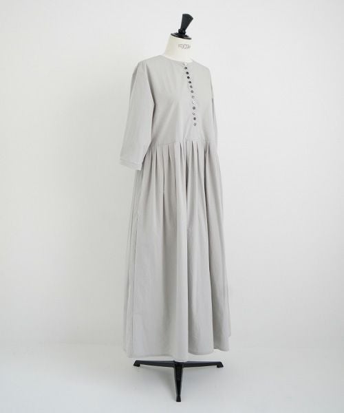 Mochi.モチ.button dress [silver]