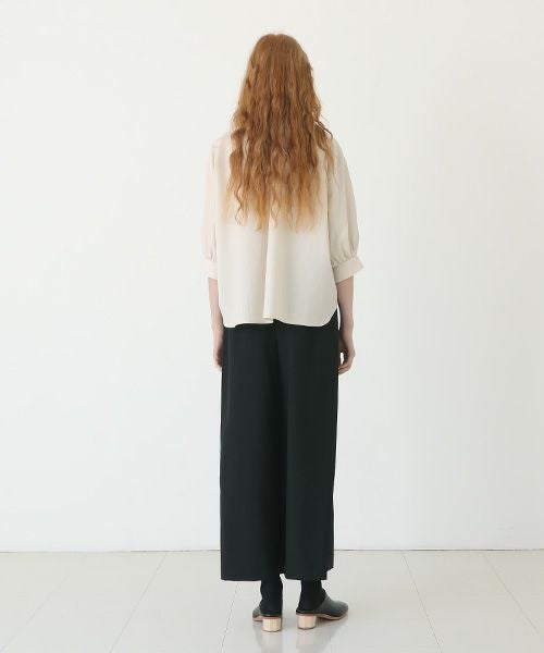 Mochi.モチ.gather blouse [ecru/sa]
