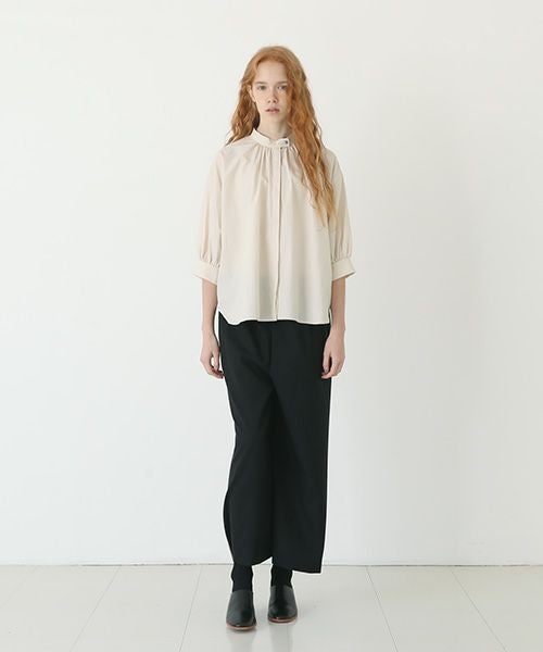 Mochi.モチ.gather blouse [ecru/sa]