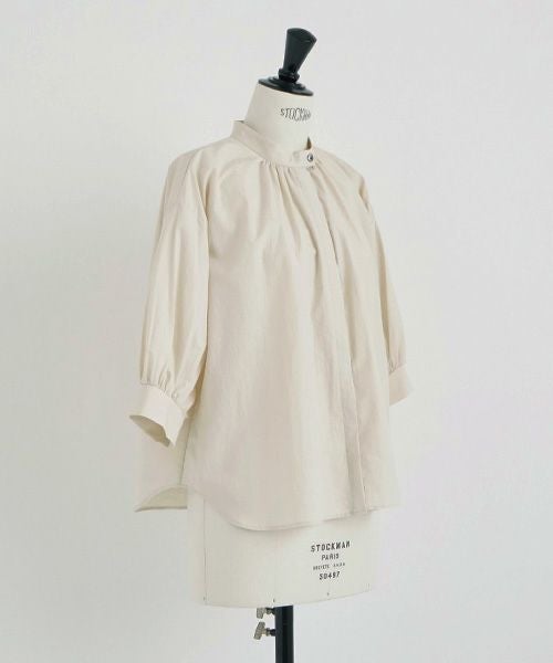 Mochi.モチ.gather blouse [ecru/sa]