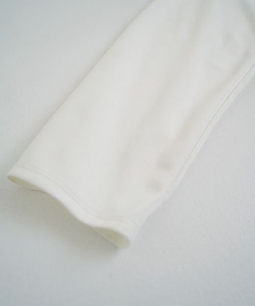 Mochi.モチ.mock neck long t-shirt [off white]