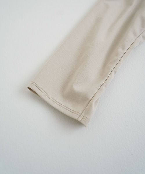 Mochi.モチ.mock neck long t-shirt [greige]