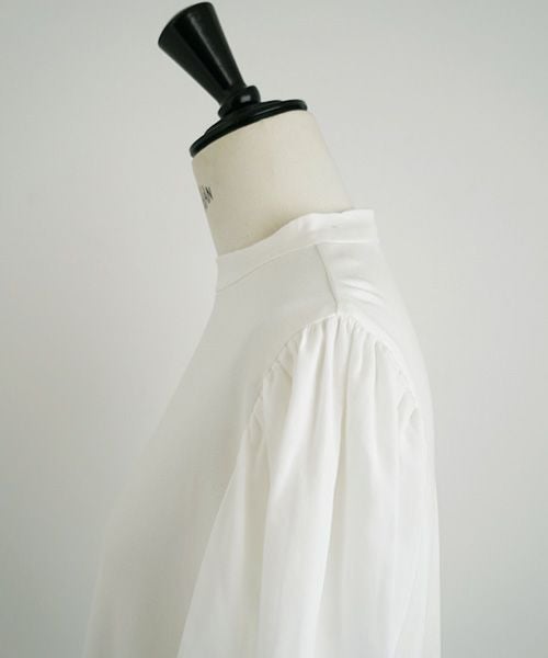 Mochi.モチ.volume sleeve tops [off white]