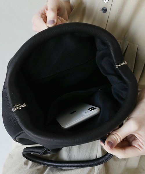 Mochi モチ mini gama bag [black]