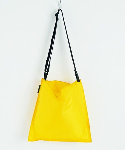 macromauro マクロマウロ.AIR BAG SHOULDER M [YELLOW]_