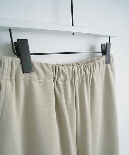 Mochi / home&miles.モチ / ホーム＆マイルズ.tapered sweatpants [chalk]