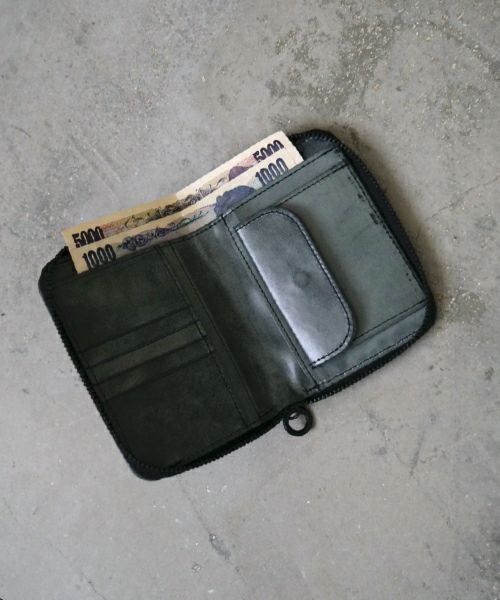 VUm PRODUCT B13 zip wallet wax cow leather / wax black