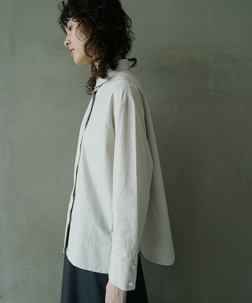 Mochi.モチ.finx cotton shirt [off beige]