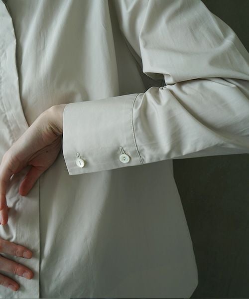 Mochi.モチ.finx cotton shirt [off beige]