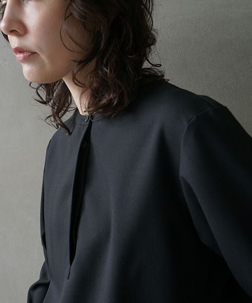 Mochi.モチ.fly front tuck blouse [black]
