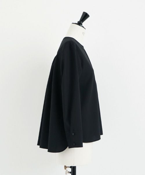Mochi.モチ.fly front tuck blouse [black]