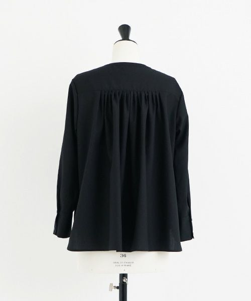 Mochi.モチ.fly front tuck blouse [black]