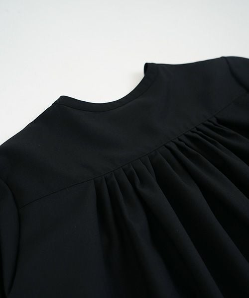 Mochi モチ Mochi公式 Mochi通販 Mochi服 Mochiツイッター Mochiインスタ fly front tuck blouse [black]