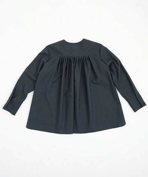 Mochi モチ Mochi公式 Mochi通販 Mochi服 Mochiツイッター Mochiインスタ fly front tuck blouse [dark moss grey]