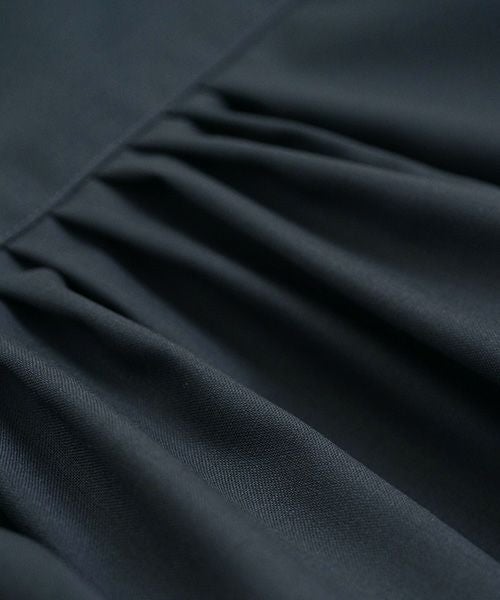 Mochi モチ Mochi公式 Mochi通販 Mochi服 Mochiツイッター Mochiインスタ fly front tuck blouse [dark moss grey]