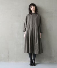 Mochi.モチ.hight neck tuck dress [dark moss green]