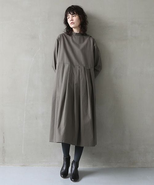 【モチモチ】 Mochi モチ hight neck tuck dress [dark moss green]