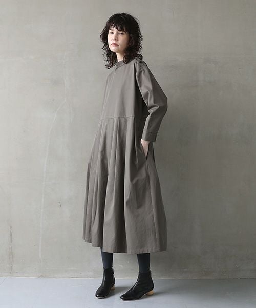 Mochi.モチ.hight neck tuck dress [dark moss green]