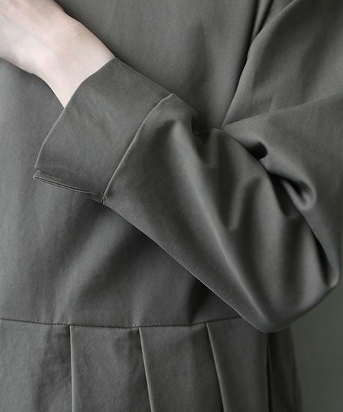 Mochi.モチ.hight neck tuck dress [dark moss green]