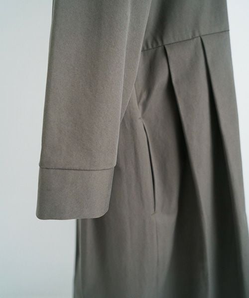 Mochi.モチ.hight neck tuck dress [dark moss green]