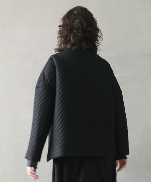 Mochi モチ quilted jacket [black]