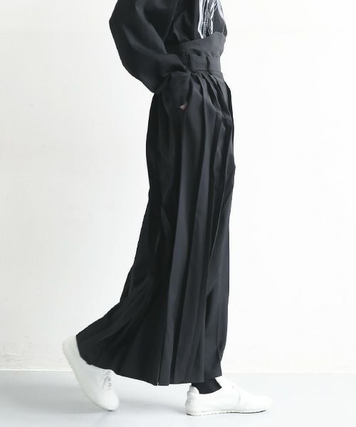 HATRA.ハトラ.Hak Pleats Pants [black]